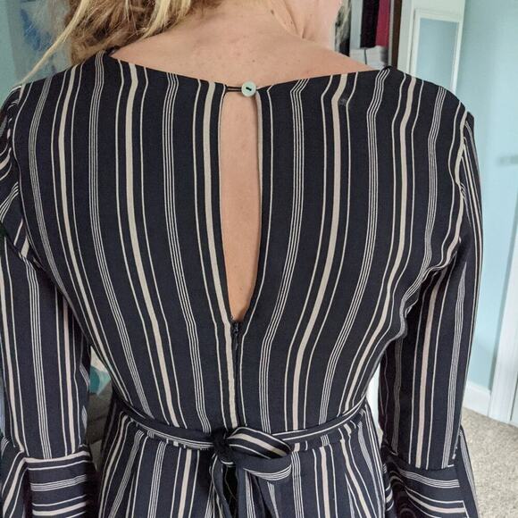 Altar'd State jumper, medium, black w/stripes, bell sleeves; open back; - Picture 4 of 7